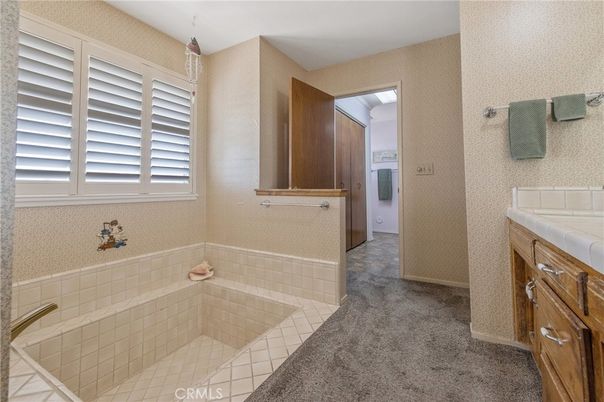 Bathroom, Interior, Tile Countertops