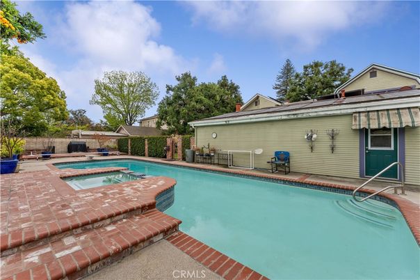 Exterior, Pool