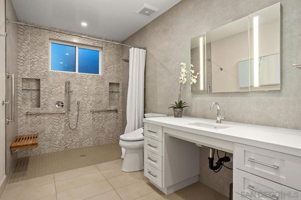 Bathroom, Interior, Recessed Lighting