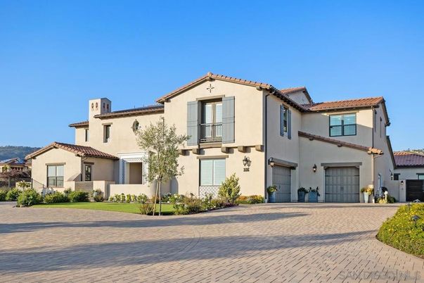 Attached, Exterior, Facade, Mediterranean