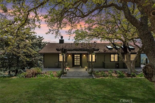 Backyard, Exterior, Facade, Ranch