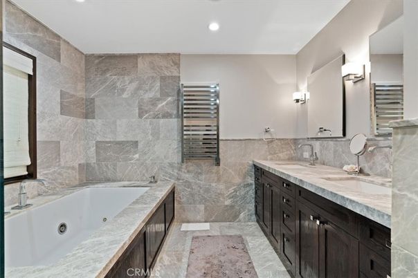 Bathroom, Dual Sink Vanities, Interior, Recessed Lighting