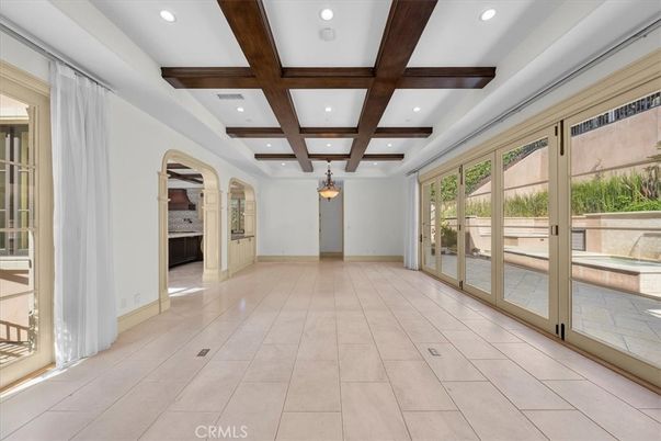 Empty room, Interior, Recessed Lighting, Wooden Beams