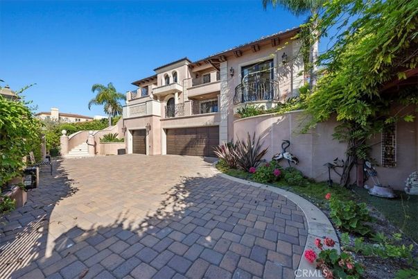 Attached, Exterior, Facade, Mediterranean