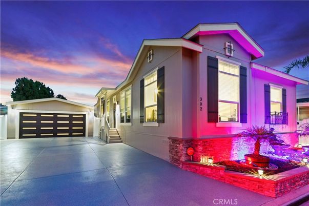 Detached Garage, Exterior, Facade, Modern