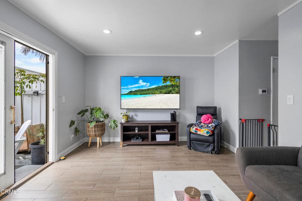 Interior, Recessed Lighting, Wood Texture Flooring