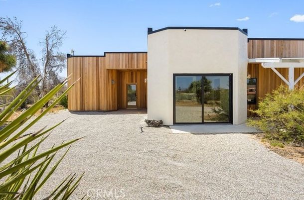 Backyard, Exterior, Facade, Modern