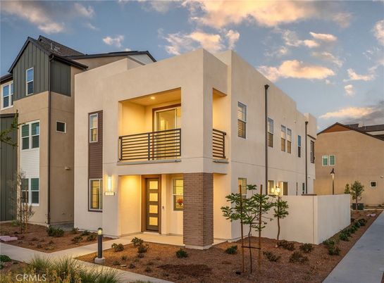 Exterior, Facade, Modern