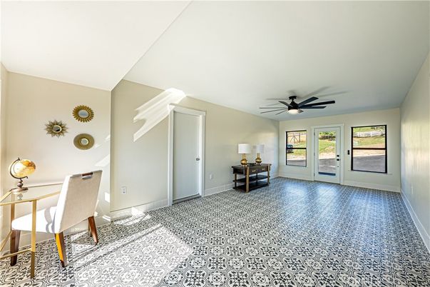 Home Office, Interior