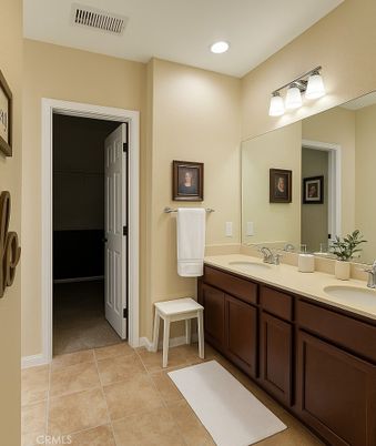 Bathroom, Dual Sink Vanities, Interior, Recessed Lighting