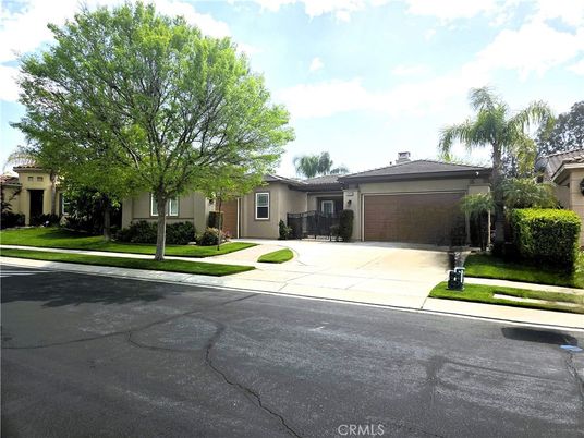 Attached, Exterior, Facade, Ranch
