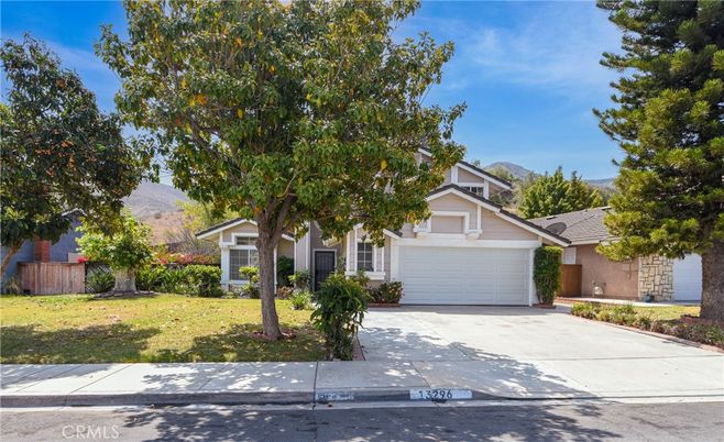 Attached, Exterior, Facade, Ranch
