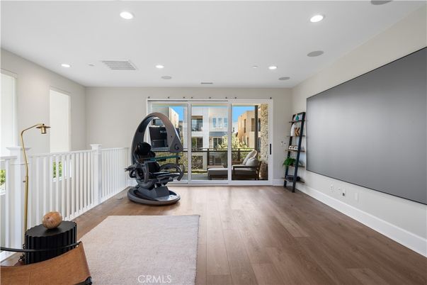 Fitness Equipment, Interior, Recessed Lighting, Wood Texture Flooring