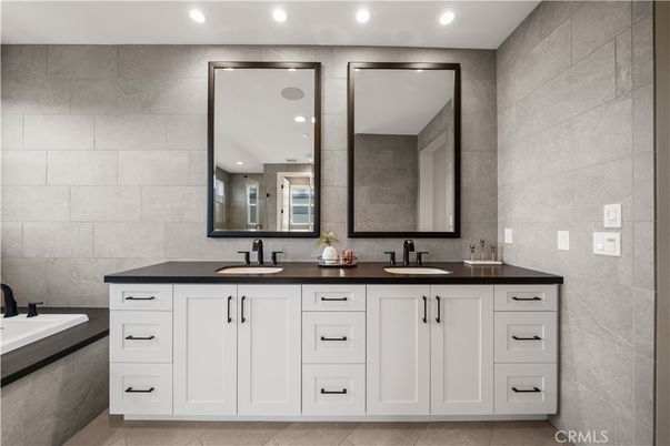 Bathroom, Dual Sink Vanities, Interior, Recessed Lighting