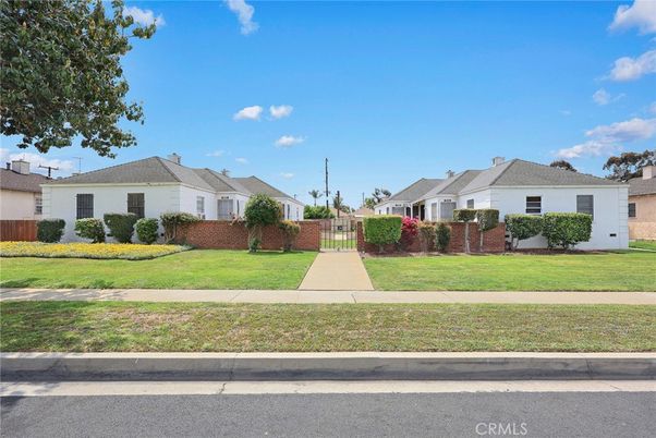Backyard, Exterior, Facade, Brick Facade, Ranch
