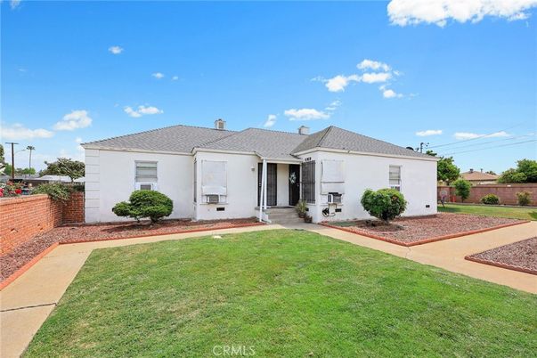 Backyard, Exterior, Facade, Ranch