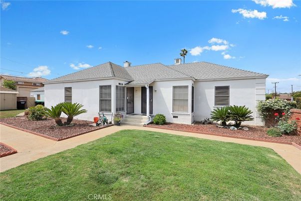 Backyard, Exterior, Facade, Ranch