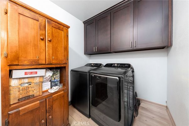 Interior, Washer, Wood Texture Flooring