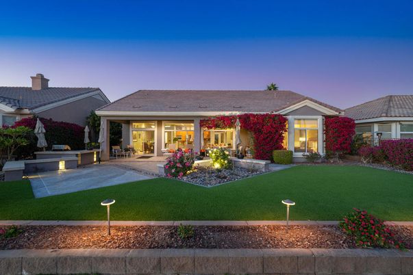 Backyard, Exterior, Facade, Ranch