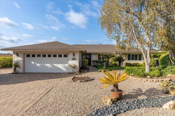 Attached, Exterior, Facade, Ranch