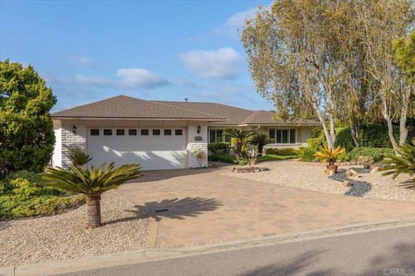 Attached, Exterior, Facade, Ranch