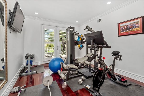 Fitness Equipment, Interior, Recessed Lighting, Wood Texture Flooring
