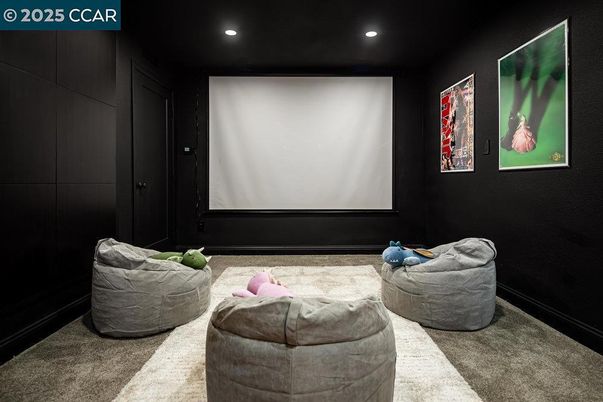 Interior, Projection Screen, Recessed Lighting, Theatre Room