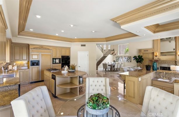 Chandelier, Dining room, Interior, Kitchen, Recessed Lighting, Stainless Steel Appliances
