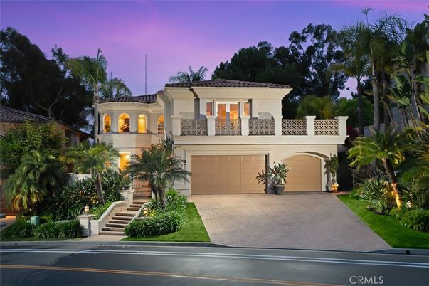 Attached, Exterior, Facade, Mediterranean