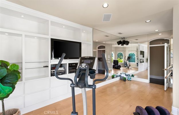 Fitness Equipment, Interior, Recessed Lighting, Wood Texture Flooring