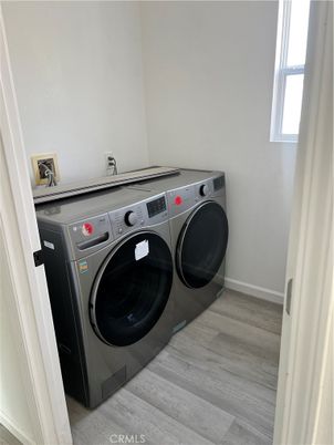 Interior, Washer, Wood Texture Flooring