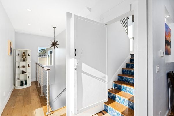 Interior, Pendant Lights, Recessed Lighting, Wood Texture Flooring