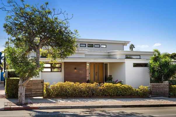 Attached, Exterior, Facade, Modern