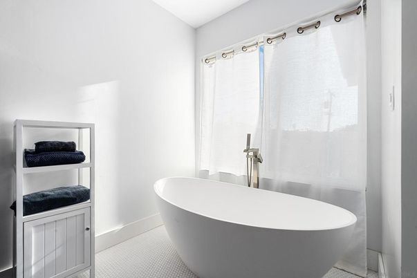 Bathroom, Free Standing Baths, Interior