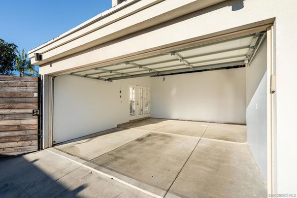 Exterior, Garage