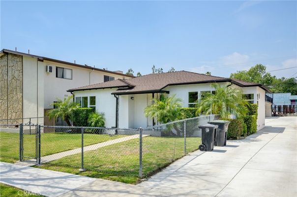 Exterior, Facade, Ranch