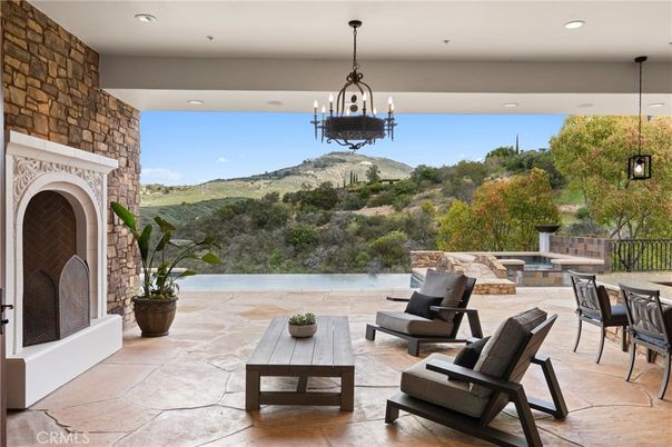 Exterior, Fireplace, Pendant Lights, Recessed Lighting