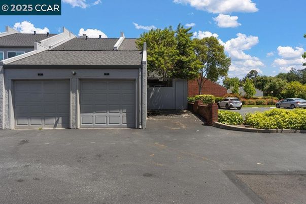 Detached Garage, Exterior