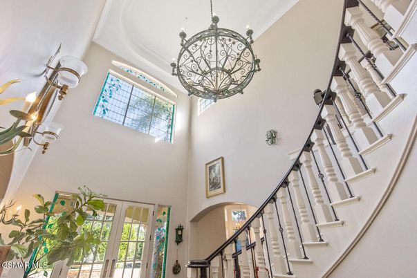 Chandelier, Interior