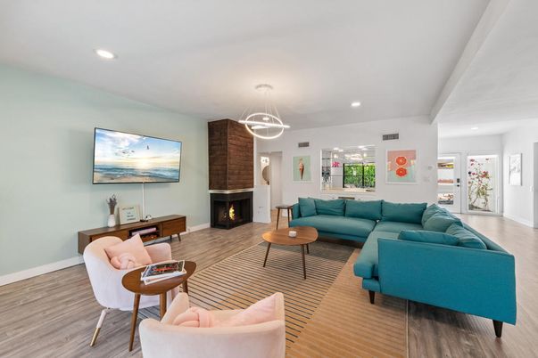 Fireplace, Interior, Living room, Pendant Lights, Recessed Lighting, Wood Texture Flooring