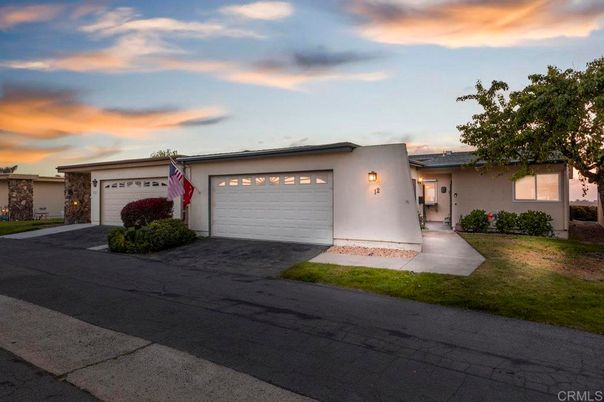 Attached, Exterior, Facade, Ranch
