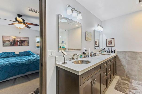 Bathroom, Bedroom, Dual Sink Vanities, Interior