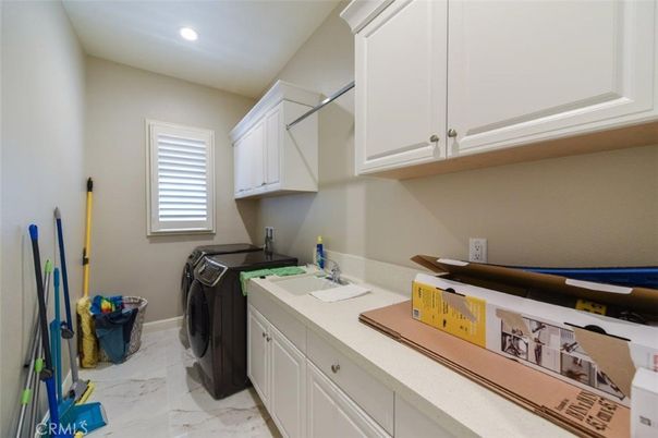 Interior, Marble, Recessed Lighting, Washer