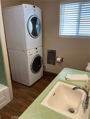 Interior, Utility Closets, Washer, Wood Texture Flooring