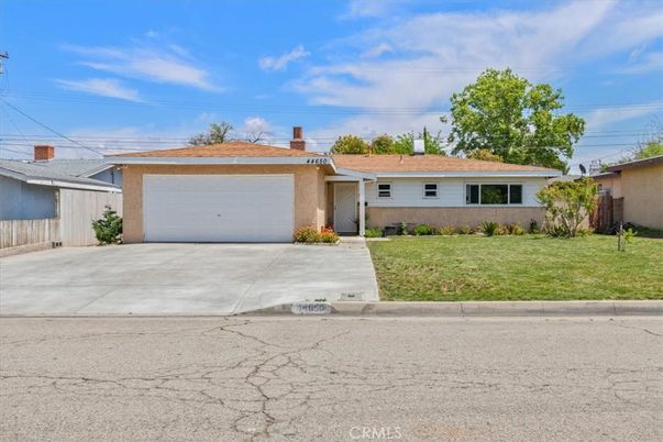 Attached, Exterior, Facade, Ranch