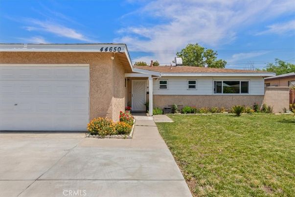 Attached, Exterior, Facade, Ranch
