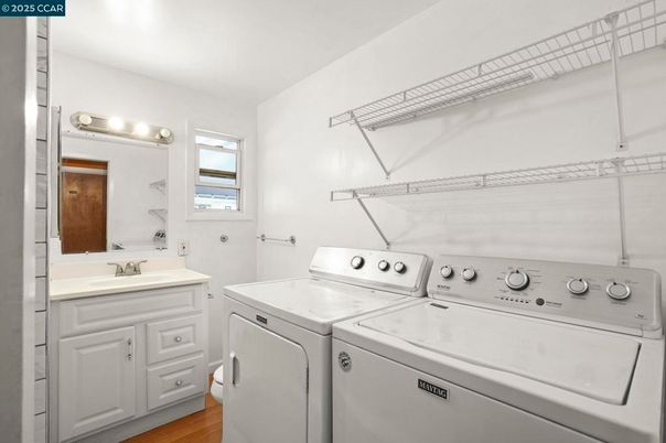 Interior, Utility Closets, Washer, Wood Texture Flooring