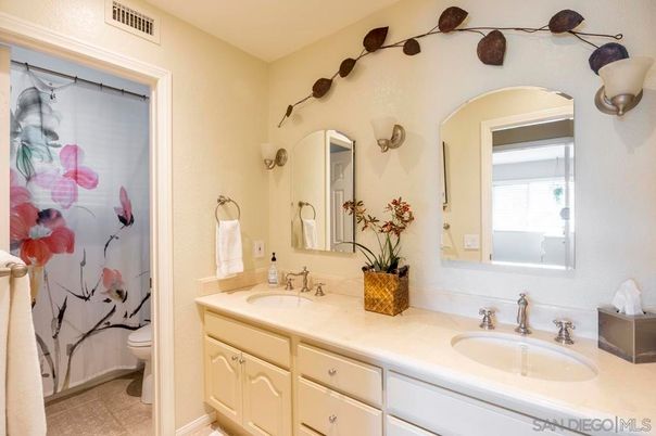 Bathroom, Dual Sink Vanities, Interior