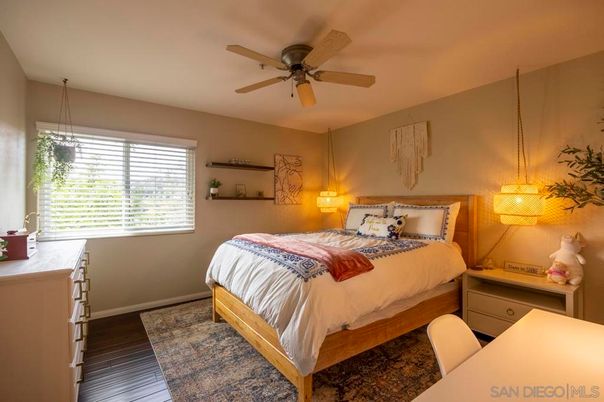 Bedroom, Interior, Pendant Lights, Wood Texture Flooring