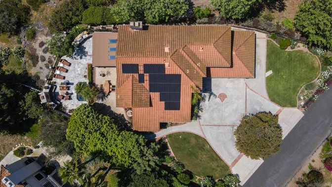 Exterior, Drone